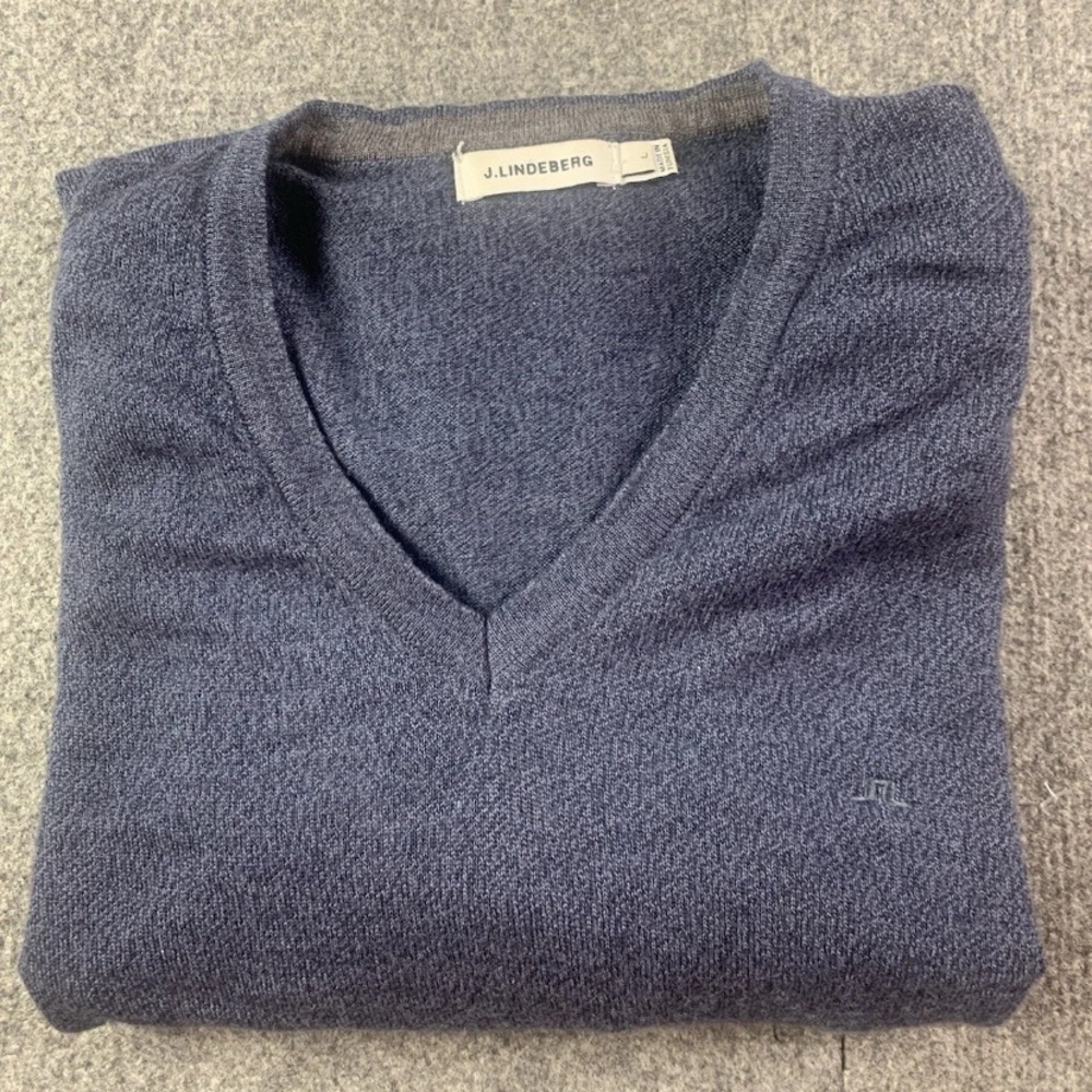J Lindeberg Mens 100% Merino Wool
L/S V Neck Golf Sweater Size L Greyish Blue